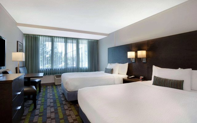 Days Inn by Wyndham Victoria Airport Sidney