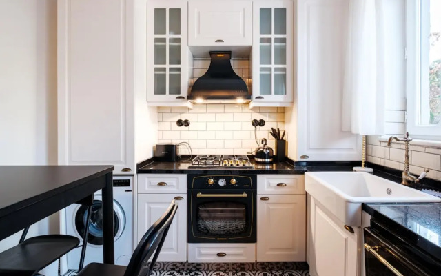 Flat With Balcony 8 min to Istiklal Avenue