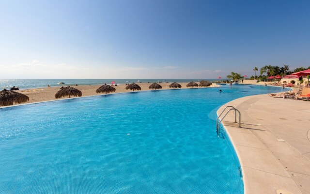 Stunning Upgraded Condo All Oceanfront