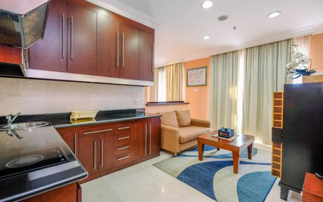 Homey And Comfort Studio At Roosseno Plaza Apartment