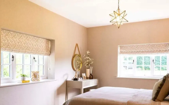 Luxurious 4 Bedroom Vineyard Villa Stanlake Park