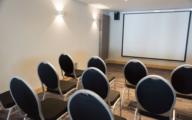 Hotel Base Camp Lodge