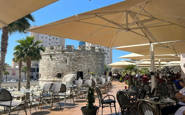 BYRO Snack Bar & Hostel