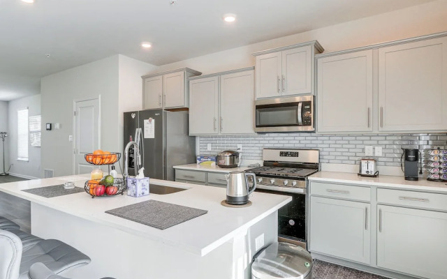 2 Mi to Dtwn Frederick: Updated Townhome