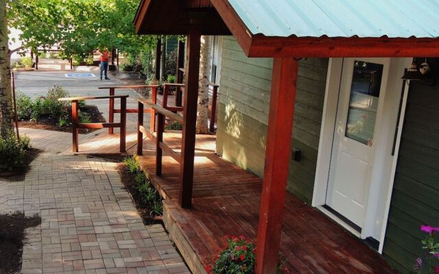 Huff House Inn and Cabins