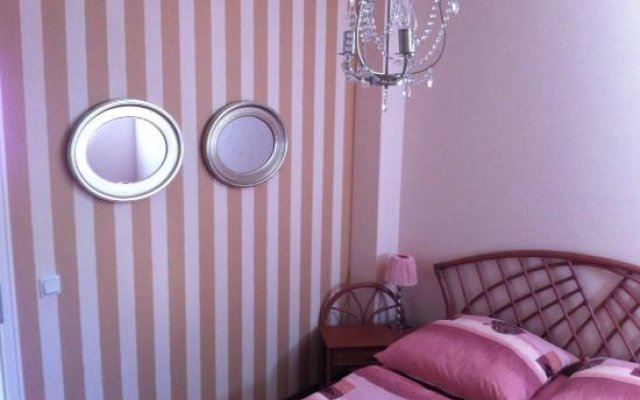 Apartment Vis-a-vis