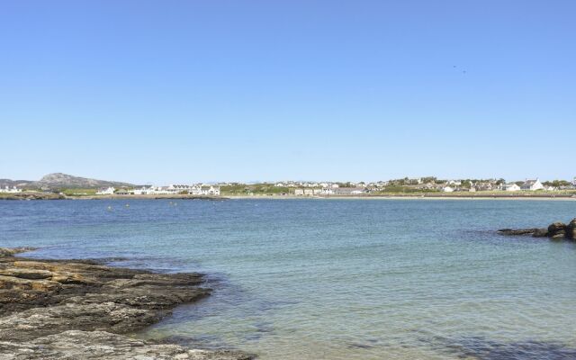 Tyn Towyn - Ty Glas Golau