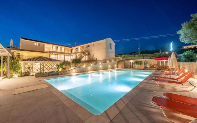 Makris Yialos Apartments