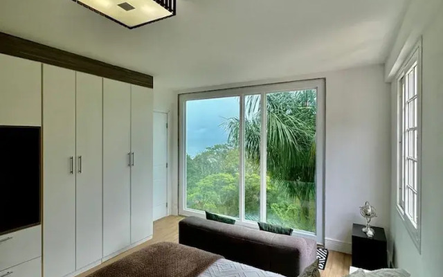 Leonardi's Sunset House
