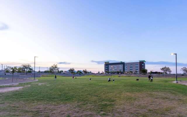 La Quinta Inn & Suites by Wyndham Maricopa - Copper Sky