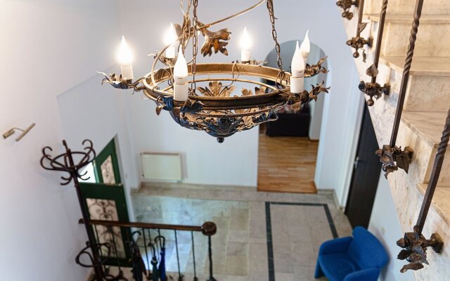 Biblioteka Hotel Rustaveli
