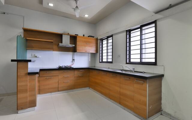 OYO 15508 Shreeji Sangeet Apartments