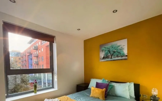 Modern 1BR City Centre Apartment