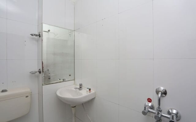 OYO 24646 Hotel Gaurav Palace