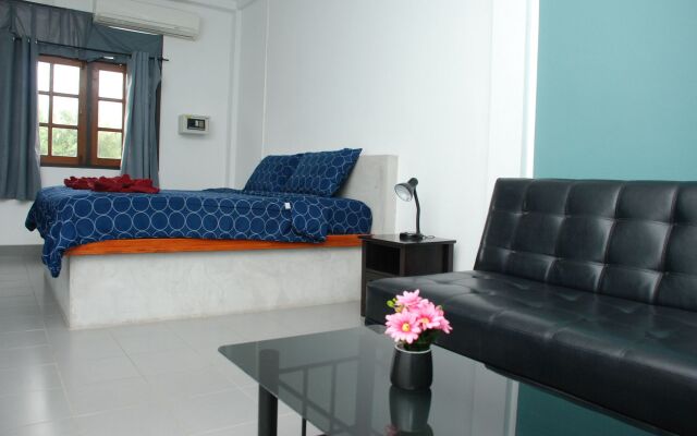 Sea & Sand Guesthouse and Restaurant