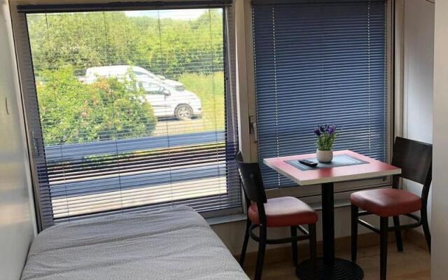 Apparthotel Area, Studios avec Salles de bains et kitchenettes privatives et Chambres avec cuisine et salle de bains communes