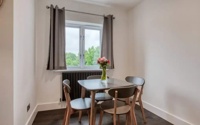 Lovely 2bed 2bath W/balcony in London Bridge, London