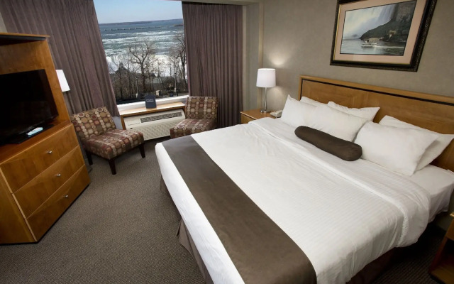 Oakes Hotel Overlooking the Falls