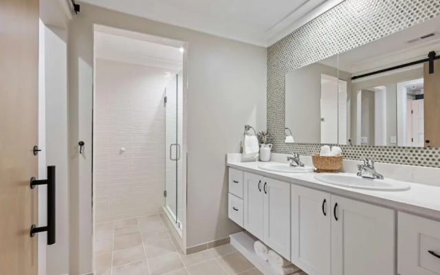 Carters Court Serene Suite