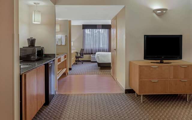 La Quinta Inn & Suites by Wyndham Naples Downtown