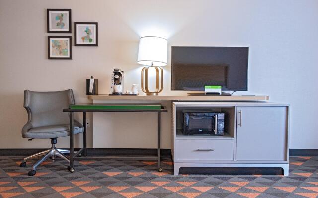 Holiday Inn & Suites Philadelphia W - Drexel Hill by IHG