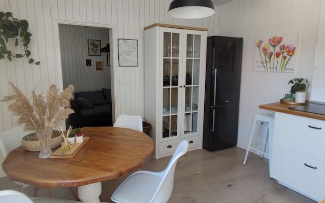 Stunning 2-bed House in Jezera With Sea Views