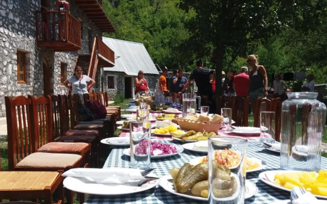 Bujtina Berishta Theth