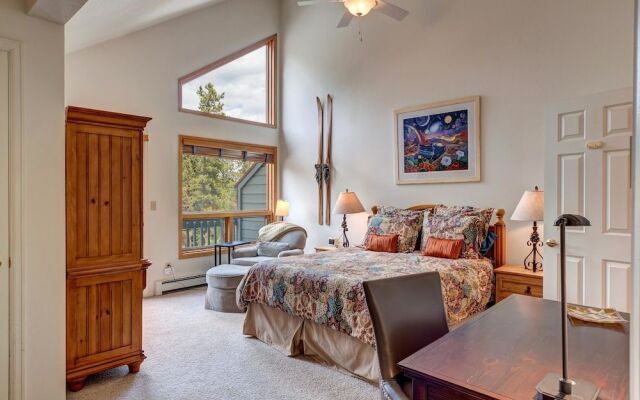 Pine Creek Lodge by RedAwning