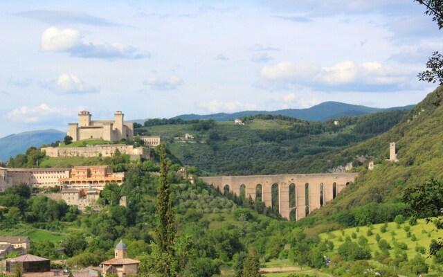 House With 2 Bedrooms in Spoleto, With Wonderful City View, Pool Acces