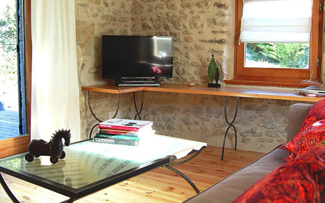 Lovely Stone House Withe Private Terrace, Le Pègue