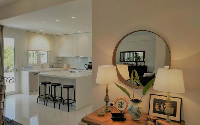 Luxury Garden Apartment Glyfada