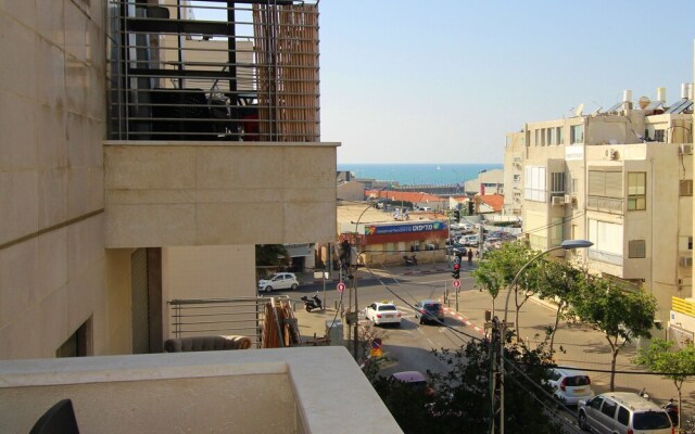 Designer Apt Great Location Hilton beach