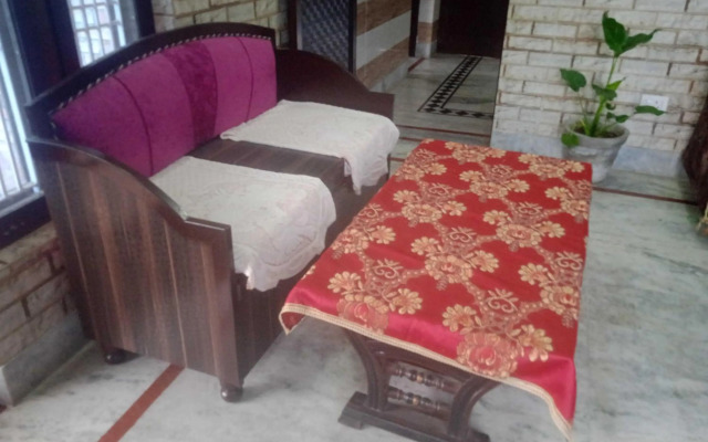 OYO HOME 92078 Pinky Homestay