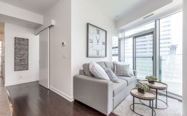 Noel Suites-York St and Lakeshore Blvd