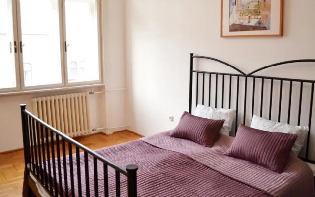 Center Parliament - Gucci