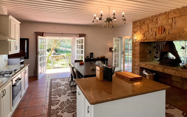 Elm Tree House - Dullstroom - holiday home
