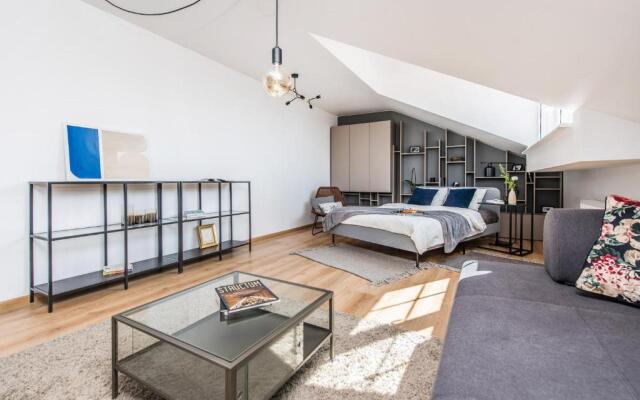 Bright&Stylish, Self Check-in, Centrally Located, by Cohost