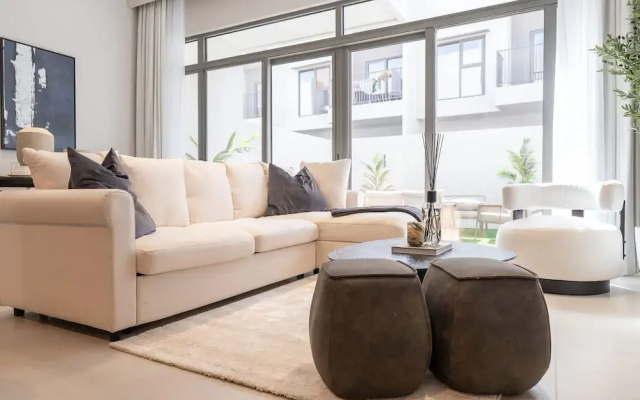 Classy 4-bedroom Villa With Spacious Balcony in Nad Al Sheba