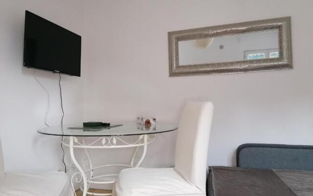 Charmante Maisonnette indépendante avec parking 5 mn Rouen