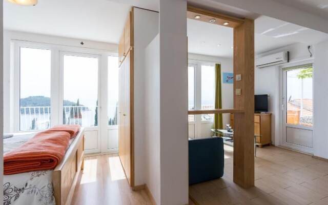 Charming Studio Apartment With Beautiful Panoramic sea View