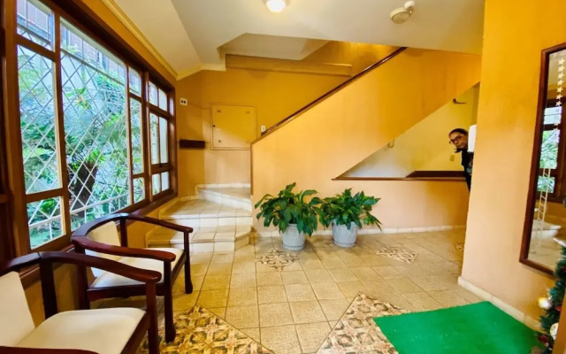 Cobertura ao Lado da Rua Torta  Gramado