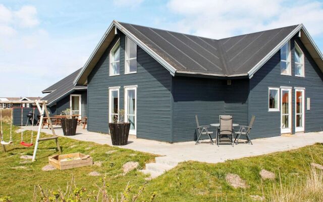 18 Person Holiday Home in Harboore