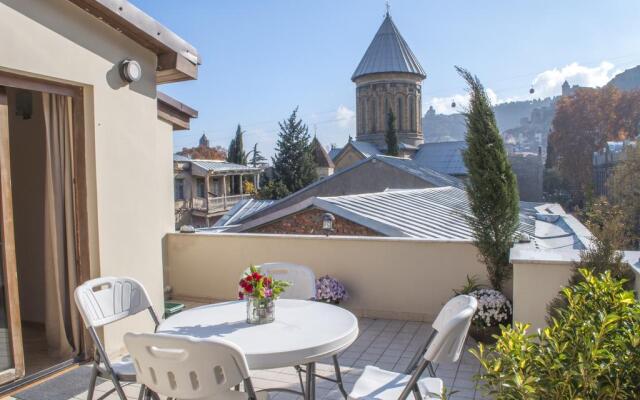 Old Tbilisi Home with Sunny Terrace