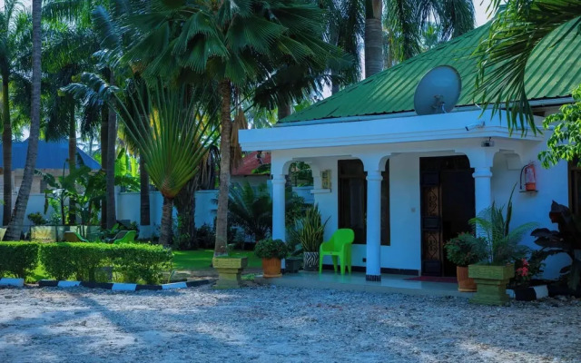 Dar es Salaam-sleeps8-parking-garden-pet Friendly