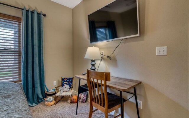 Majestic Lakeside Hideaway 2 Bedroom Condo