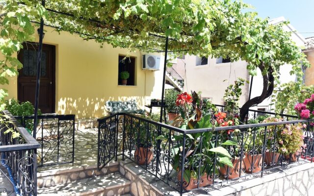 Traditional Greek Maisonette Antiperni