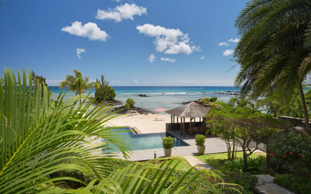 Bon Azur Beachfront Suites & Penthouses with LOV