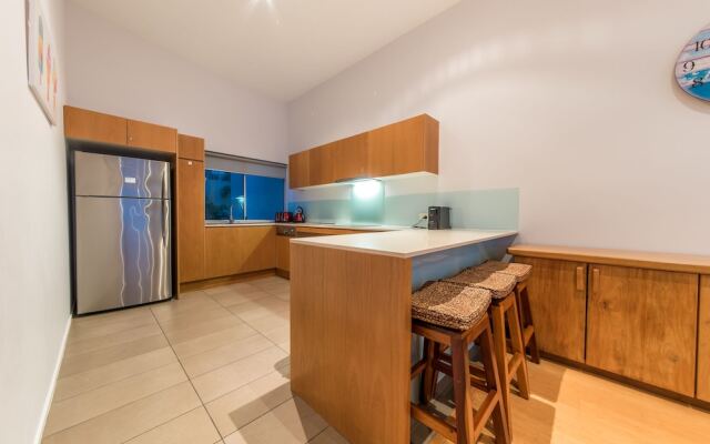 Azure Seas Executive - Airlie Beach