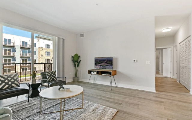 2BR Modern Living in Warrenville