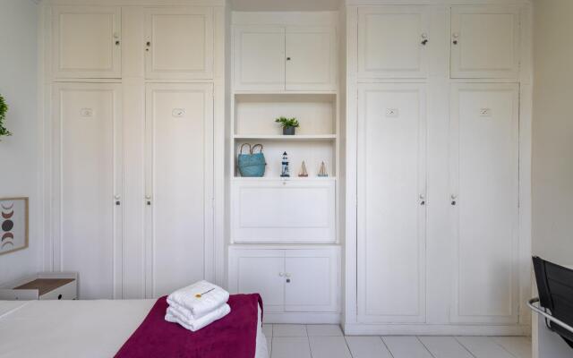 2 pax two blocks from the beach | VP604 Z1